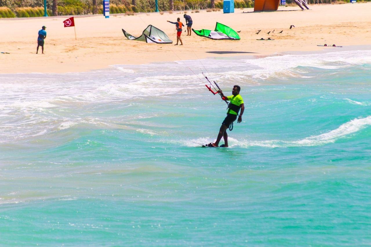 Water start maneuver in kitesurfing